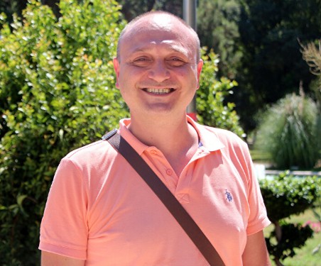 Adana'da termometreler 42 dereceyi gösterdi! Tehlikeye rağmen sulama kanalına girdiler